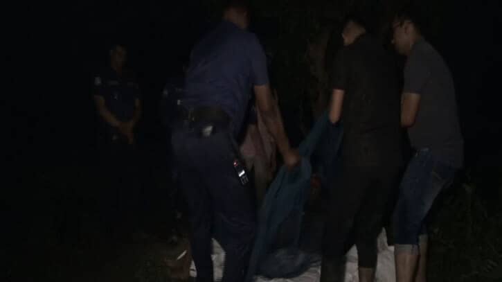 নারায়ণগঞ্জে মাইকিং করে গণপিটুনি, ৪ ডাকাত নিহত নারায়ণগঞ্জে মাইকিং করে গণপিটুনি, ৪ ডাকাত নিহত