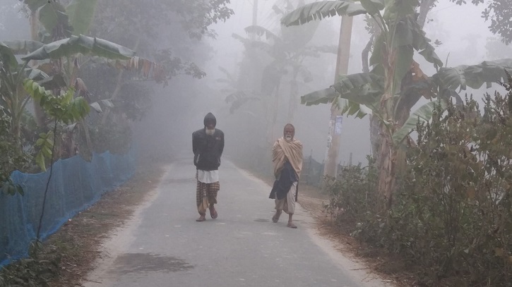 দিনাজপুরে আগেভাগে শীত অনুভূত, ঘন কুয়াশায় সূর্যের দেখা নেই দিনাজপুরে আগেভাগে শীত অনুভূত, ঘন কুয়াশায় সূর্যের দেখা নেই