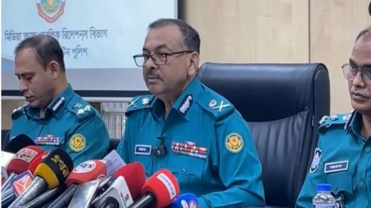 গাড়িতে আগুন ও ককটেল নিক্ষেপকারীকে গুলির নির্দেশ ডিএমপি কমিশনারের