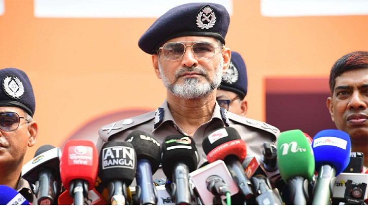 সতর্ক থাকার আহ্বান জানিয়েছেন ডিএমপি কমিশনার