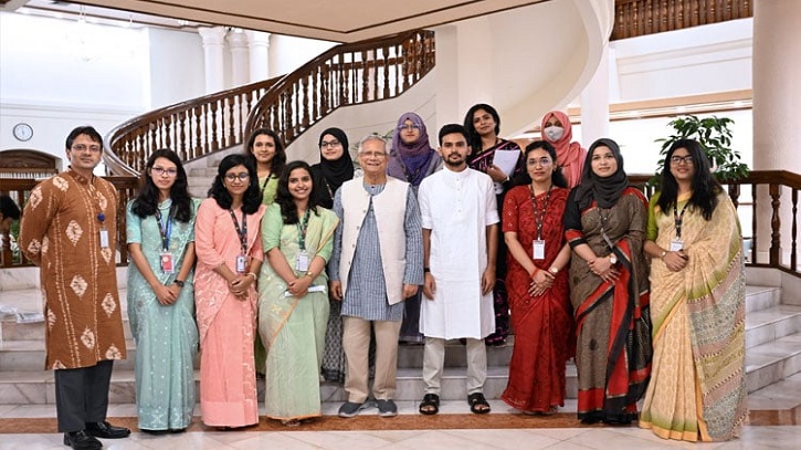 জাতীয় নীতি প্রতিযোগিতায় বিজয়ী শিক্ষার্থীদের সঙ্গে প্রধান উপদেষ্টার শুভেচ্ছা বিনিময় জাতীয় নীতি প্রতিযোগিতায় বিজয়ী শিক্ষার্থীদের সঙ্গে প্রধান উপদেষ্টার শুভেচ্ছা বিনিময়