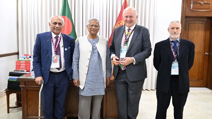 প্রধান উপদেষ্টার সঙ্গে ভয়েস ফর জাস্টিস অবজারভার্স টিমের সাক্ষাৎ