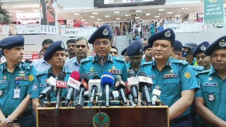 ঈদকে ঘিরে নাশকতার হুমকি নেই: ডিএমপি কমিশনার ঈদকে ঘিরে নাশকতার হুমকি নেই: ডিএমপি কমিশনার