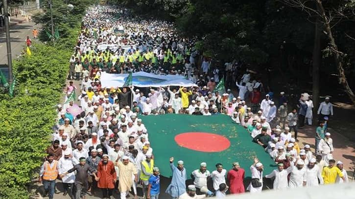 রাজধানীতে পবিত্র ঈদে মিলাদুন্নবীর শোভাযাত্রা রাজধানীতে পবিত্র ঈদে মিলাদুন্নবীর শোভাযাত্রা
