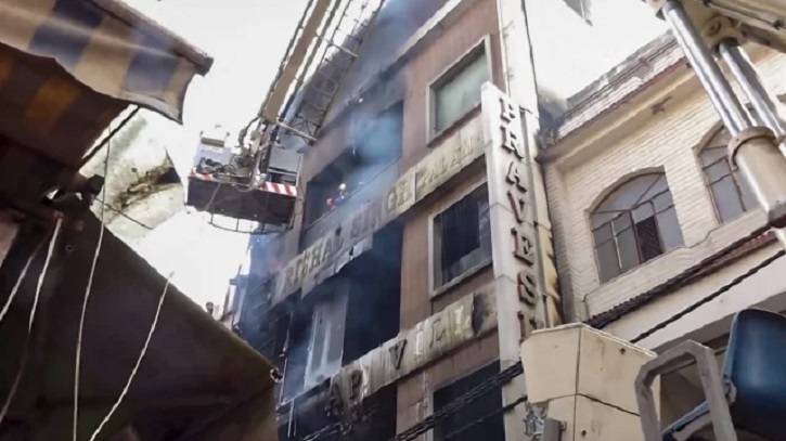 আবাসিক ভবনে ভয়াবহ অগ্নিকাণ্ড, ৩ শিশুসহ নিহত ৭