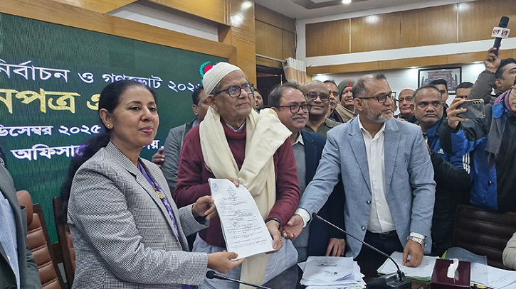 মনোনয়নপত্র জমা দিলেন মির্জা ফখরুল