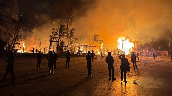 সেন্টমার্টিনে মধ্যরাতে ভয়াবহ অগ্নিকাণ্ডে পুড়ে ছাই তিন রিসোর্ট সেন্টমার্টিনে মধ্যরাতে ভয়াবহ অগ্নিকাণ্ডে পুড়ে ছাই তিন রিসোর্ট