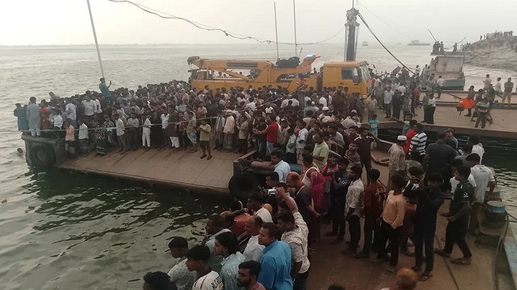 দৌলতদিয়ায় দুর্ঘটনা, বাসটি ৩০ ফুট গভীরে তলিয়ে গেছে: ফায়ার সার্ভিস দৌলতদিয়ায় দুর্ঘটনা, বাসটি ৩০ ফুট গভীরে তলিয়ে গেছে: ফায়ার সার্ভিস