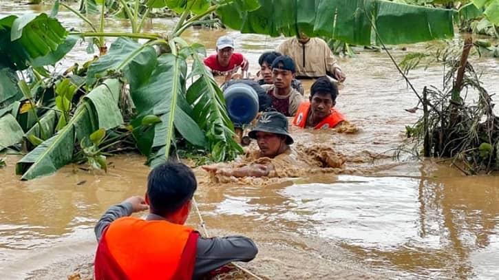 ভারী বৃষ্টিপাতের ফলে মিয়ানমারে বন্যায় নিহত ৩৬, বাস্তুচ্যুত হাজারো মানুষ ভারী বৃষ্টিপাতের ফলে মিয়ানমারে বন্যায় নিহত ৩৬, বাস্তুচ্যুত হাজারো মানুষ