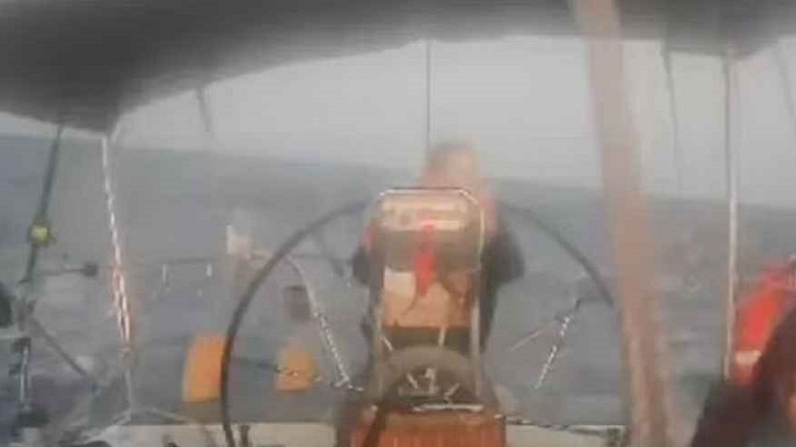 গাজার দিকে একাকী ছুটছে ম্যারিনেট