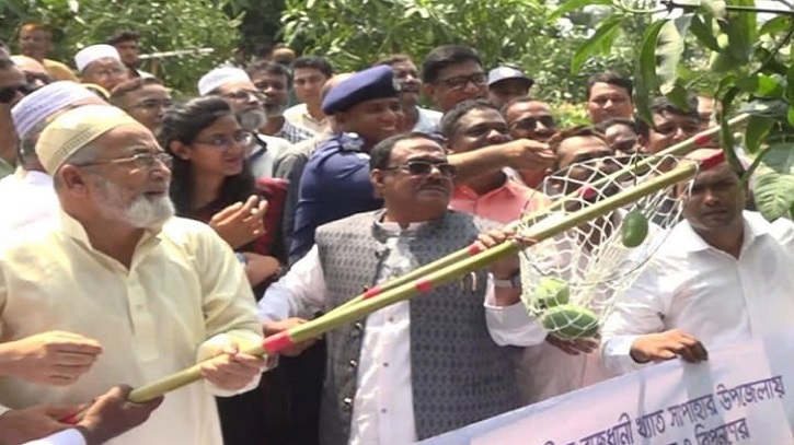 কৃষকের দুঃখ কষ্ট কেউ বুঝতে চায় না : খাদ্যমন্ত্রী কৃষকের দুঃখ কষ্ট কেউ বুঝতে চায় না : খাদ্যমন্ত্রী