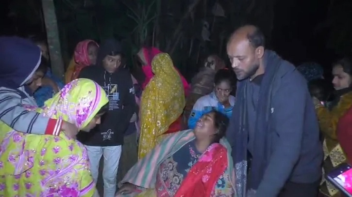 গাছচাপায় ঘটনাস্থলেই দুই বোনের মৃত্যু, পরিবারের অভিযোগ ‘হত্যা’ 