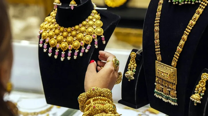 দেশের বাজারে স্বর্ণ ও রূপার নতুন দাম নির্ধারণ