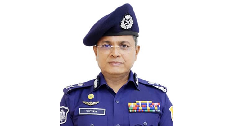 পুলিশের তৎপরতায় অঘটন ঘটেনি রাজধানীতে: ডিএমপি কমিশনার পুলিশের তৎপরতায় অঘটন ঘটেনি রাজধানীতে: ডিএমপি কমিশনার