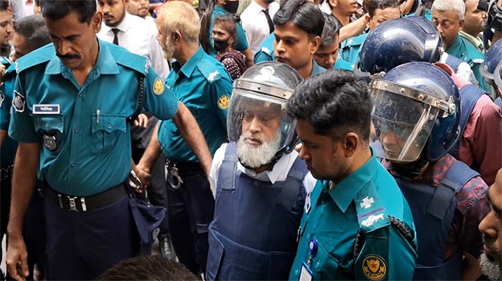 আদালতে মেজাজ হারিয়ে পুলিশের ওপর চটলেন হাজী সেলিম আদালতে মেজাজ হারিয়ে পুলিশের ওপর চটলেন হাজী সেলিম