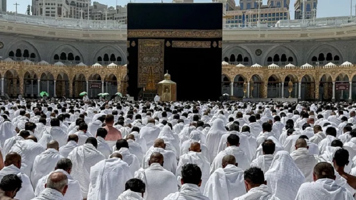 মক্কা ও মদিনা থেকে সরিয়ে নেওয়া হচ্ছে ইরানি ওমরাহ যাত্রীদের