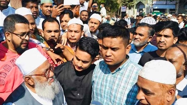 চট্টগ্রামে নিহত অ্যাডভোকেট সাইফুলের জানাজায় সারজিস-হাসনাত চট্টগ্রামে নিহত অ্যাডভোকেট সাইফুলের জানাজায় সারজিস-হাসনাত