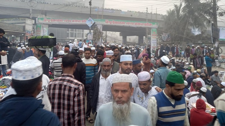 আখেরি মোনাজাতে অংশ নিতে তুরাগ তীরে মুসল্লিদের ঢল আখেরি মোনাজাতে অংশ নিতে তুরাগ তীরে মুসল্লিদের ঢল