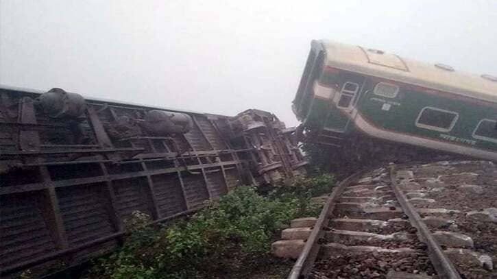 গাজীপুরে ট্রেনের ইঞ্জিনসহ ৭ বগি লাইনচ্যুত, নিহত ১