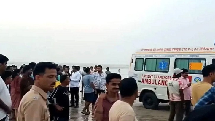 সমুদ্রে ডুবে ৮ শিক্ষার্থীর মৃত্যু