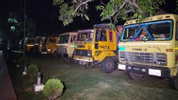 অবৈধভাবে আসা ৩৪২ মেট্রিক টন ভারতীয় চিনিসহ ১২ ট্রাক জব্দ, আটক ২৩ অবৈধভাবে আসা ৩৪২ মেট্রিক টন ভারতীয় চিনিসহ ১২ ট্রাক জব্দ, আটক ২৩