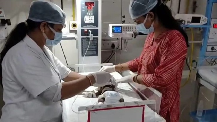 জীবন্ত পুঁতে ফেলা কন্যাশিশু উদ্ধার, মৃত্যুর সঙ্গে পাঞ্জা লড়ছে