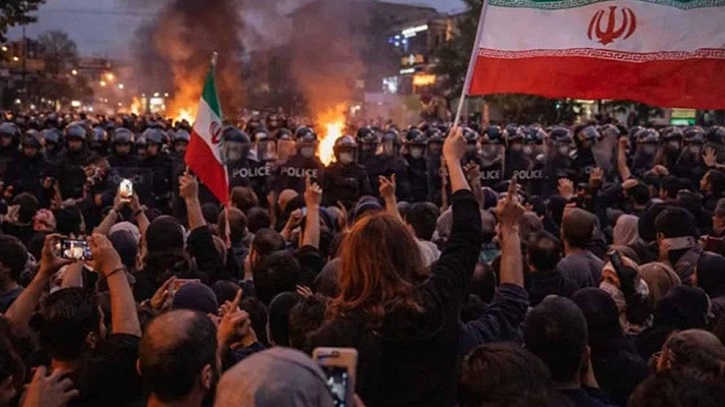 ইরানে নিহত বেড়ে ৫০০, দমনপীড়নে ‘ব্যাপক হত্যাকাণ্ডের’ শঙ্কা