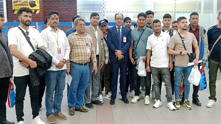 দ্বিতীয় ধাপে ইরান থেকে ফিরলেন আরও ৩২ বাংলাদেশি দ্বিতীয় ধাপে ইরান থেকে ফিরলেন আরও ৩২ বাংলাদেশি