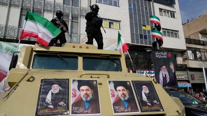 হোটেল ও বাসাবাড়িতে আশ্রয় নিয়েছে হাজারো মার্কিন সেনা, খুঁজছে ইরান