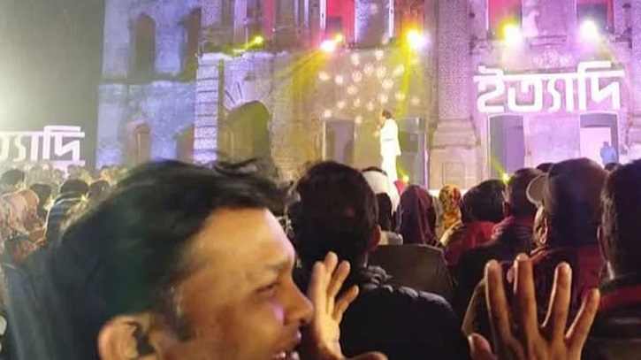 জনপ্রিয় ম্যাগাজিন অনুষ্ঠান ‘ইত্যাদি’-তে ভাঙচুর ও মারামারি জনপ্রিয় ম্যাগাজিন অনুষ্ঠান ‘ইত্যাদি’-তে ভাঙচুর ও মারামারি