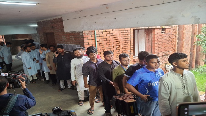 জাকসু নির্বাচনে ভোটগ্রহণ শুরু, ক্যাম্পাসে কড়া নিরাপত্তা