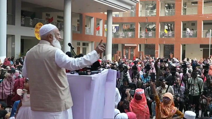 কেউ হাত বাড়ানোর চেষ্টা করে আমরা গালে হাত দিয়ে বসে থাকবো না