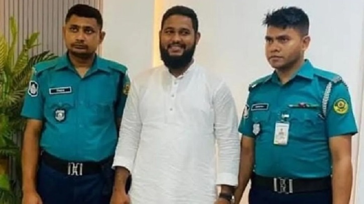 নারীকে লাথি মারা সেই জামায়াত কর্মী আকাশ গ্রেপ্তার