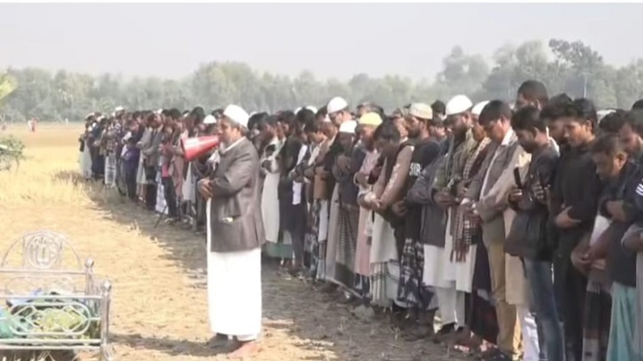 শিশু সাজিদের দাফন সম্পন্ন, জানাজায় মানুষের ঢল শিশু সাজিদের দাফন সম্পন্ন, জানাজায় মানুষের ঢল