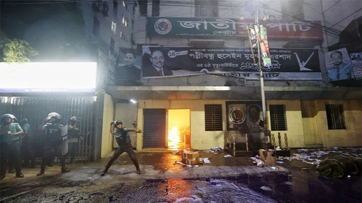 জাতীয় পার্টির কার্যালয় হামলার ঘটনায় বিএনপির নিন্দা জাতীয় পার্টির কার্যালয় হামলার ঘটনায় বিএনপির নিন্দা