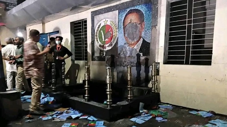 জাতীয় পার্টির কেন্দ্রীয় কার্যালয়ে ফের হামলা-ভাঙচুর জাতীয় পার্টির কেন্দ্রীয় কার্যালয়ে ফের হামলা-ভাঙচুর
