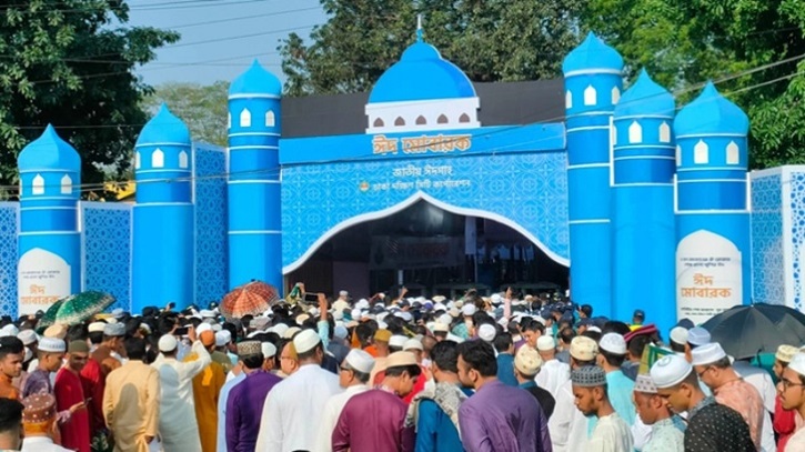 জাতীয় ঈদগাহে ঈদের প্রধান জামাত অনুষ্ঠিত জাতীয় ঈদগাহে ঈদের প্রধান জামাত অনুষ্ঠিত