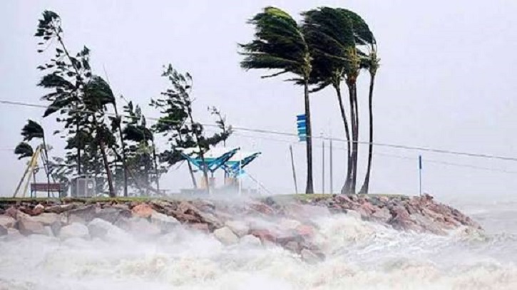 নিম্নচাপ রূপ নিল গভীর নিম্নচাপে, সোমবার ঘূর্ণিঝড়ের আশঙ্কা