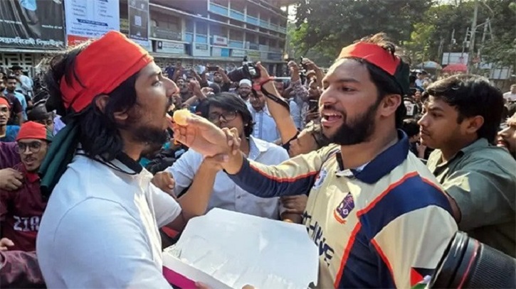 শেখ হাসিনার মৃত্যুদণ্ডের রায়, ট্রাইব্যুনালের সামনে জনতার উল্লাস