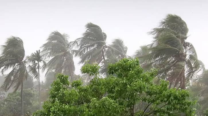 দুপুরের মধ্যে ৮০ কি.মি. বেগে ঝড়ের শঙ্কা যেসব অঞ্চলে দুপুরের মধ্যে ৮০ কি.মি. বেগে ঝড়ের শঙ্কা যেসব অঞ্চলে