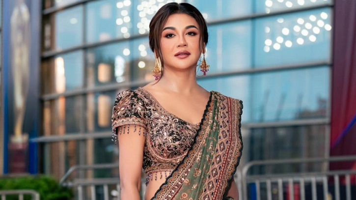 কলকাতায় পুরস্কৃত দেশের দুই সিনেমা, জয়ার ঝুলিতে আরও এক সাফল্য কলকাতায় পুরস্কৃত দেশের দুই সিনেমা, জয়ার ঝুলিতে আরও এক সাফল্য