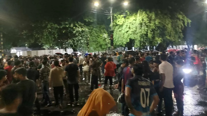 জবি শিক্ষার্থীদের দাবি মানল সরকার, আজ থেকেই ক্লাস শুরু জবি শিক্ষার্থীদের দাবি মানল সরকার, আজ থেকেই ক্লাস শুরু