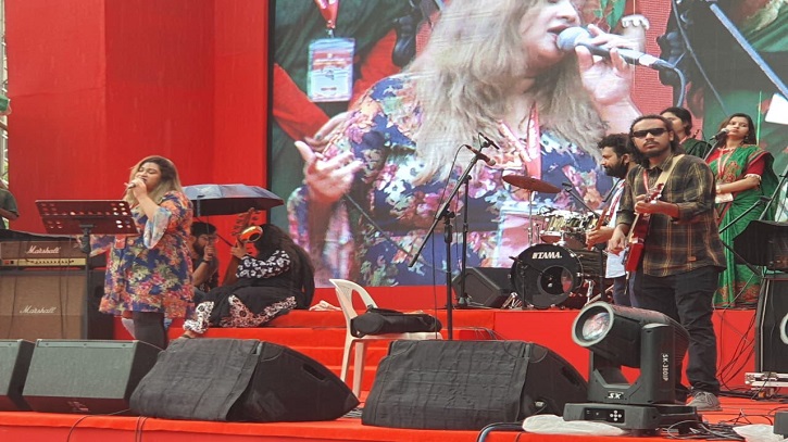 মানিক মিয়া অ্যাভিনিউতে ‘জুলাই পুনর্জাগরণ’ অনুষ্ঠান শুরু মানিক মিয়া অ্যাভিনিউতে ‘জুলাই পুনর্জাগরণ’ অনুষ্ঠান শুরু