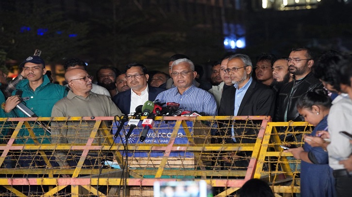 ‘ক্যান কন্টিনিউ অন মেনটেনিং হার ট্রিটমেন্ট’ খালেদা জিয়ার চিকিৎসা নিয়ে ডা. জাহিদ ‘ক্যান কন্টিনিউ অন মেনটেনিং হার ট্রিটমেন্ট’ খালেদা জিয়ার চিকিৎসা নিয়ে ডা. জাহিদ