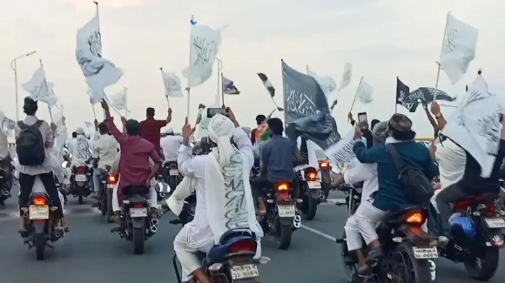 বাংলাদেশের বিভিন্ন স্থানে কালেমাখচিত পতাকা মিছিল, নেপথ্যে কী? বাংলাদেশের বিভিন্ন স্থানে কালেমাখচিত পতাকা মিছিল, নেপথ্যে কী?