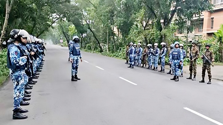 কারফিউয়ে থমথমে গোপালগঞ্জ: চলছে বিশেষ অভিযান, আটক ১৪ কারফিউয়ে থমথমে গোপালগঞ্জ: চলছে বিশেষ অভিযান, আটক ১৪