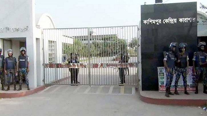 গোলাগুলির ঘটনায় কাশিমপুরের কারাগার নিয়ন্ত্রণ নিয়েছে সেনাবাহিনী গোলাগুলির ঘটনায় কাশিমপুরের কারাগার নিয়ন্ত্রণ নিয়েছে সেনাবাহিনী
