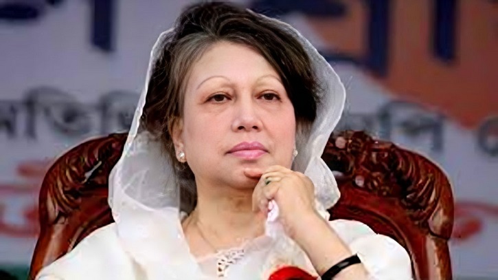 গণতন্ত্রের অগ্রযাত্রায় ‘শ্রেষ্ঠ অদম্য নারী’ সম্মাননা পেলেন বেগম খালেদা জিয়া