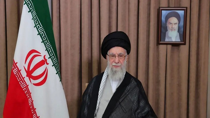দৃঢ়তার সঙ্গে ইরানি জনগণকে এগিয়ে যাওয়ার আহ্বান খামেনির