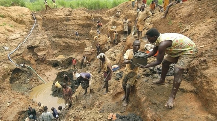 খনি ধসে নিহত দুই শতাধিক